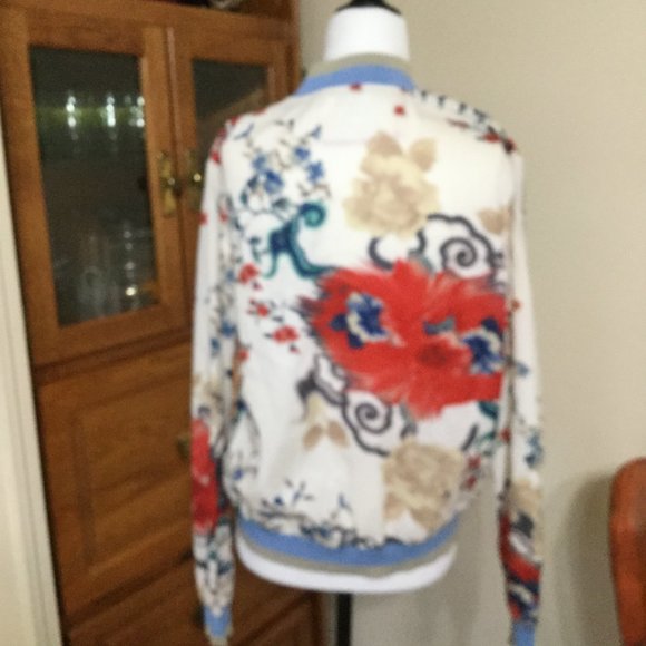 Lightweight Bomber Jacket - Picture 4 of 6